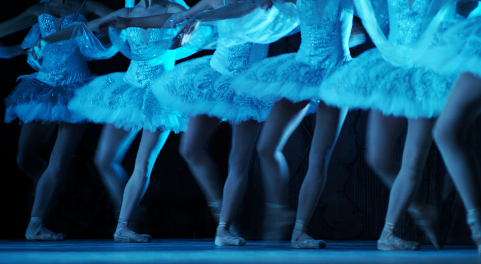 Ballerines dansant sur une scène